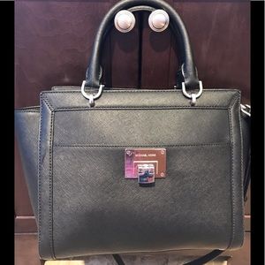 🖤Michael Kors Tina Satchel🖤